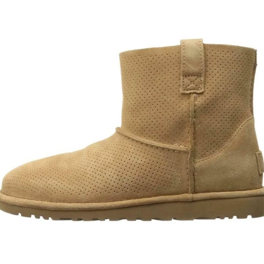 NIB Ugg unlined mini perf boots size 6